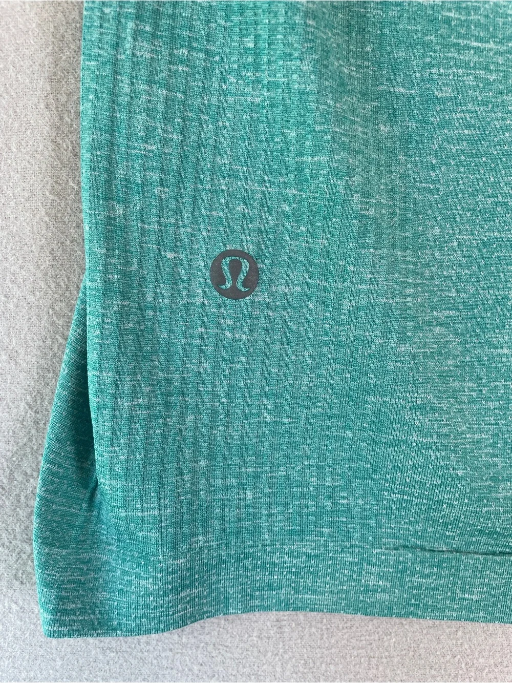 Lululemon Men’s Long sleeved Vent Tech Shirt Size Medium
